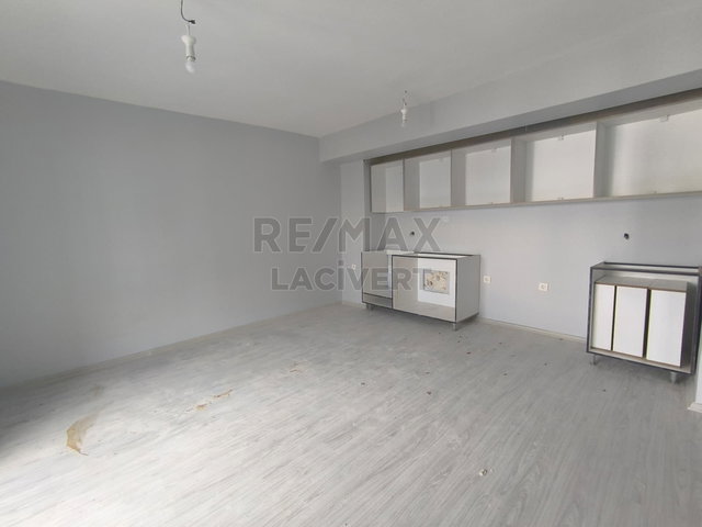 RE/MAX LACIVERT'TEN KARAYOLLARIN'DA KİRALIK 1+1 DAIRE