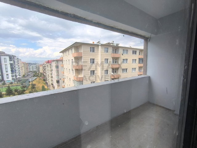 RE/MAX LACIVERT'TEN KARAYOLLARIN'DA KİRALIK 1+1 DAIRE