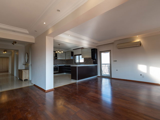 BORNOVA KAZIMDIRIK MAHALLESI SATILIK 180 M2 4+1 DAIRE GENÇ BINA