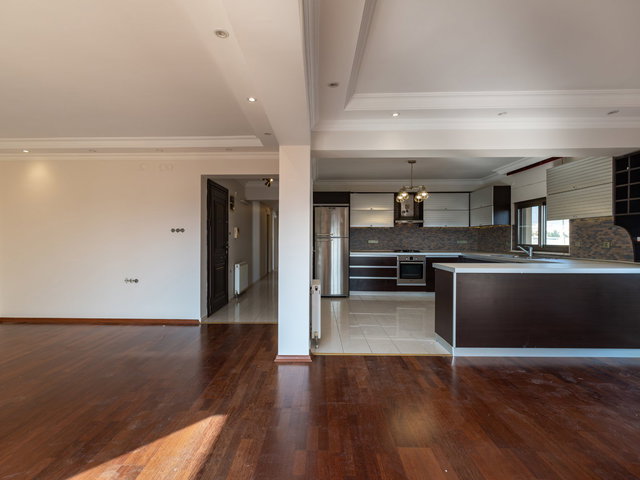 BORNOVA KAZIMDIRIK MAHALLESI SATILIK 180 M2 4+1 DAIRE GENÇ BINA