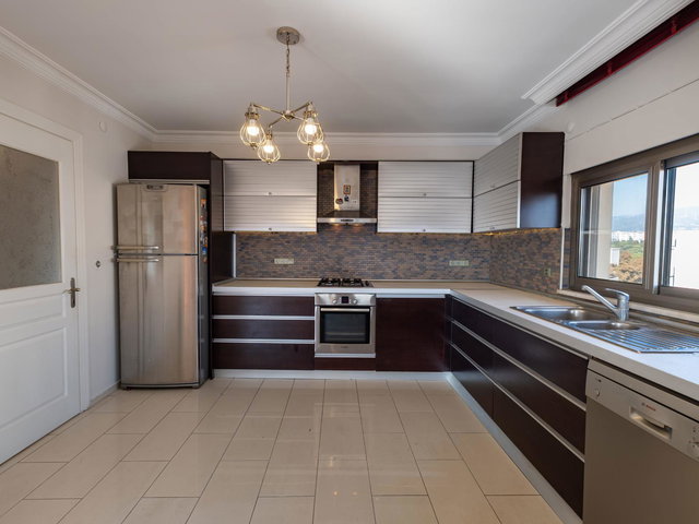 BORNOVA KAZIMDIRIK MAHALLESI SATILIK 180 M2 4+1 DAIRE GENÇ BINA