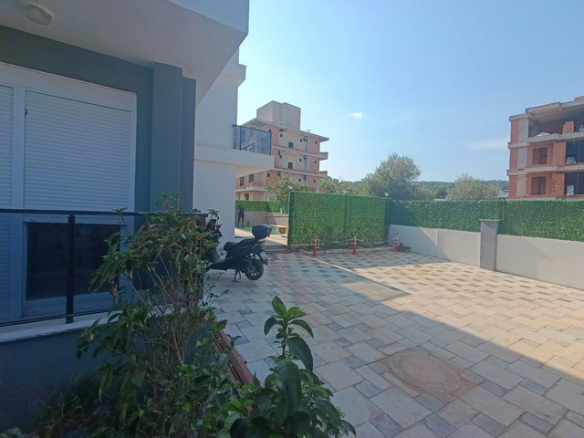 AYDOĞMUŞ'TA GENİŞ FERAH HAVUZLU 2+1 GİRİŞ KAT