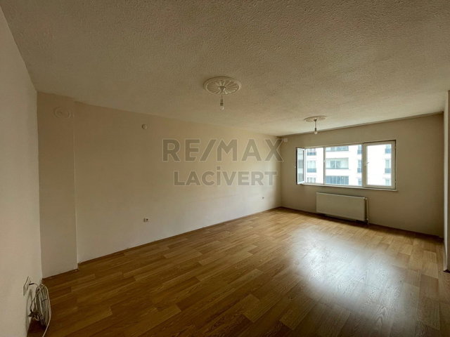 RE/MAX LACIVERT'TEN ÇAT YOLU TOKI'DE KİRALIK 3+1 DAIRE