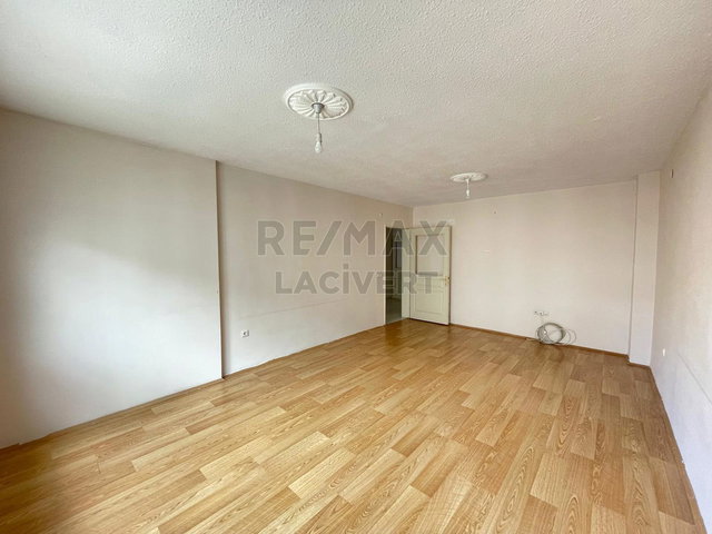 RE/MAX LACIVERT'TEN ÇAT YOLU TOKI'DE KİRALIK 3+1 DAIRE