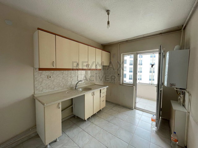 RE/MAX LACIVERT'TEN ÇAT YOLU TOKI'DE KİRALIK 3+1 DAIRE