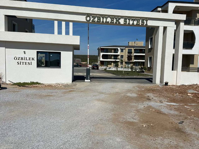 ÖZBILEK SITESINDE SIFIR 1+1 | BAHÇE KATI | HAVUZLU | YERDEN ISITMALI