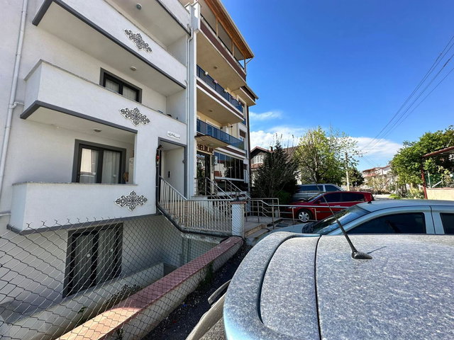 İZMIT YENIMAHALLE’DE DENIZ MANZARALI KIRALIK 4 + 1 DAIRE