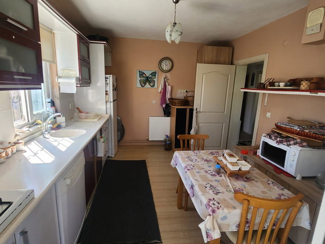BALAT'TA ATÖLYELİ, 800M² ARSALI TEK KATLI 3+1 EV