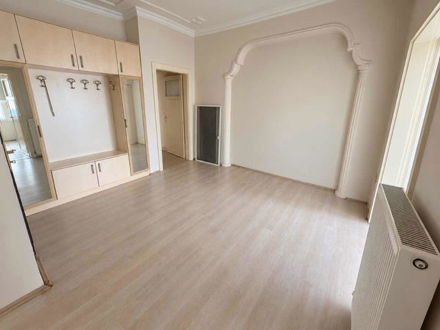 ÇANKAYA KAVAKLIDERE HACIYOLU SK ARA KAT TEMİZ 2+1 KİRALIK DAİRE