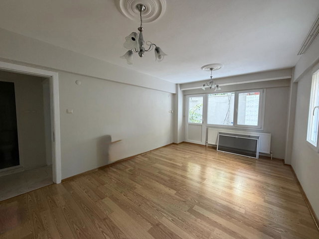 BORNOVA İNÖNÜ MAHALLESI'NDE KIRALIK 3+1 DAIRE DOĞALGAZLI