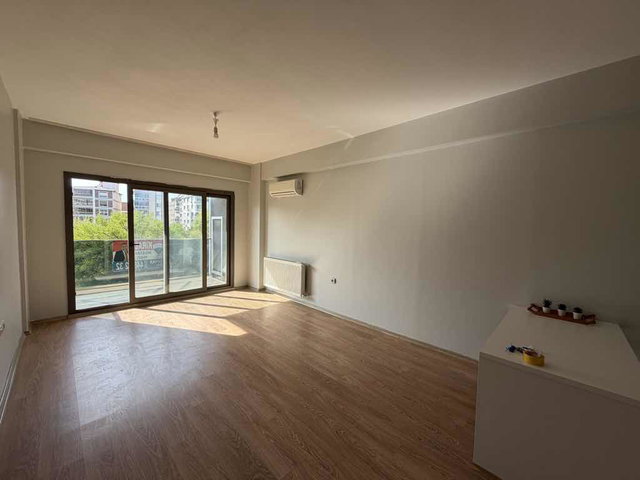 REMAX ARMA’DAN HAVUZLU SİTEDE KİRALIK 1+1 ARA KAT DAİRE