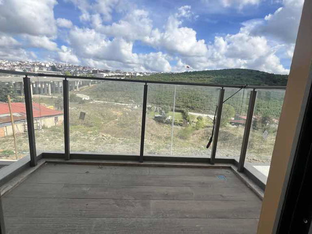 FOREV MODERN VADİ ARNAVUTKÖY’DE SATILIK 2+1 EBEVEYN BANYOLU ŞEREFİYESİ YÜKSEK DAİRE