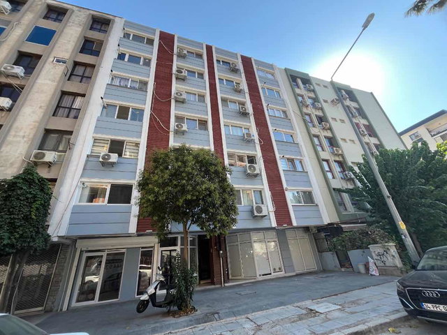 EGE SAĞLIK HASTANESI YAKINI GÜÇLENDIRILMIŞ BINADA TADILATLI 2+1 DAIRE