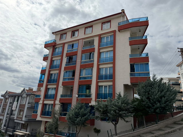 BAHÇELERÜSTÜ MAHALLESİNDE FULL YAPILI BAHÇE KULLANIMLI 2+1 DAİRE