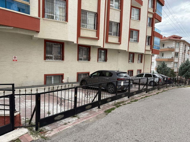 BAHÇELERÜSTÜ MAHALLESİNDE FULL YAPILI BAHÇE KULLANIMLI 2+1 DAİRE