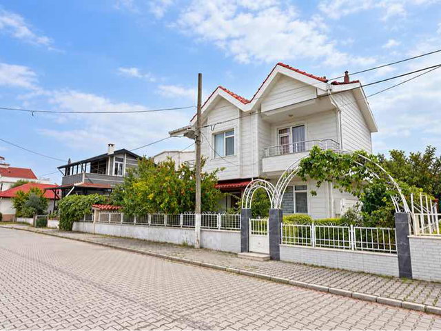 REMAX BARLAS GÜRLERDEN ÇATALÇAM SAHİLE 100M SATILIK FIRSAT VİLLA