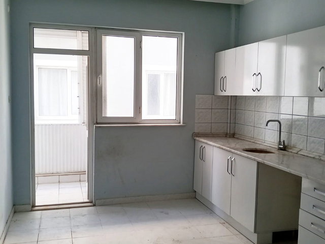 ŞEHRİN TAM MERKEZİNDE 145 M² BRÜT FERAH 3+1 KİRALIK