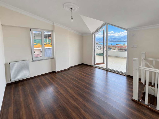 İZMİT KOZLUK MAH. 3+1 ÇATI DUBLEKSİ FULL DENİZ MANZARALI KİRALIK DAİRE