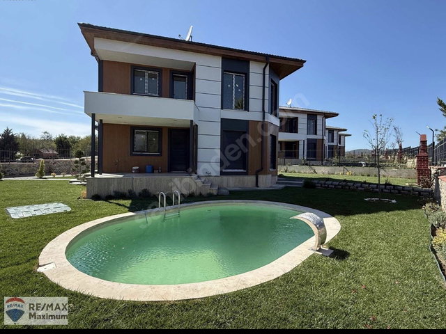 KÖRFEZ KALBURCU DA ÖZEL HAVUZLU 4+1  SATILIK VİLLA