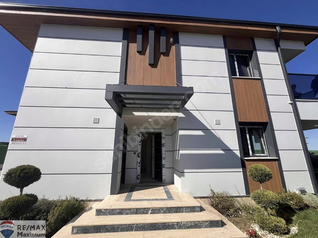 KÖRFEZ KALBURCU DA ÖZEL HAVUZLU 4+1  SATILIK VİLLA