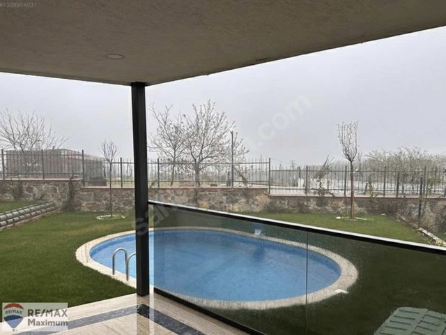 KÖRFEZ KALBURCU DA ÖZEL HAVUZLU 4+1  SATILIK VİLLA
