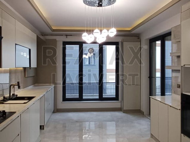 RE/MAX LACİVERT'TEN YILDIZKENT'TE SATILIK LÜKS 4+1 DAİRE