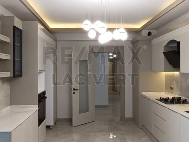 RE/MAX LACİVERT'TEN YILDIZKENT'TE SATILIK LÜKS 4+1 DAİRE
