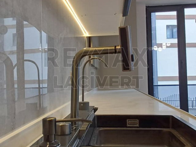 RE/MAX LACİVERT'TEN YILDIZKENT'TE SATILIK LÜKS 4+1 DAİRE