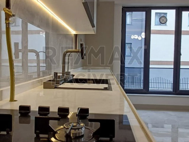 RE/MAX LACİVERT'TEN YILDIZKENT'TE SATILIK LÜKS 4+1 DAİRE