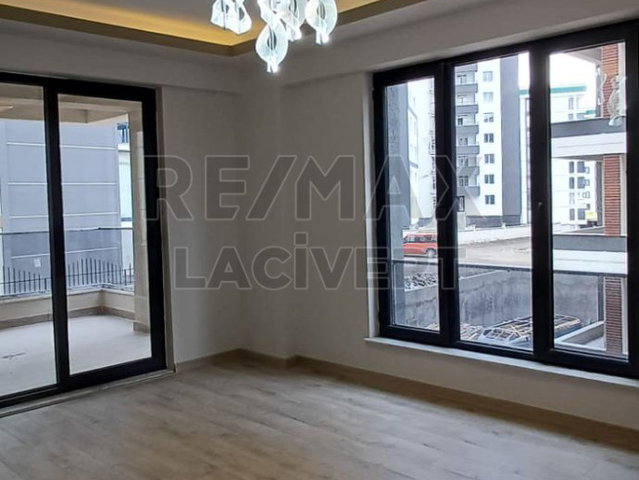 RE/MAX LACİVERT'TEN YILDIZKENT'TE SATILIK LÜKS 4+1 DAİRE