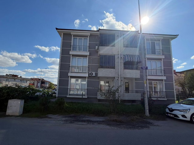RE/MAX MAVİ'DEN SERDİVAN / VATAN MAHALLESİNDE SATILIK 2+1 DAİRE