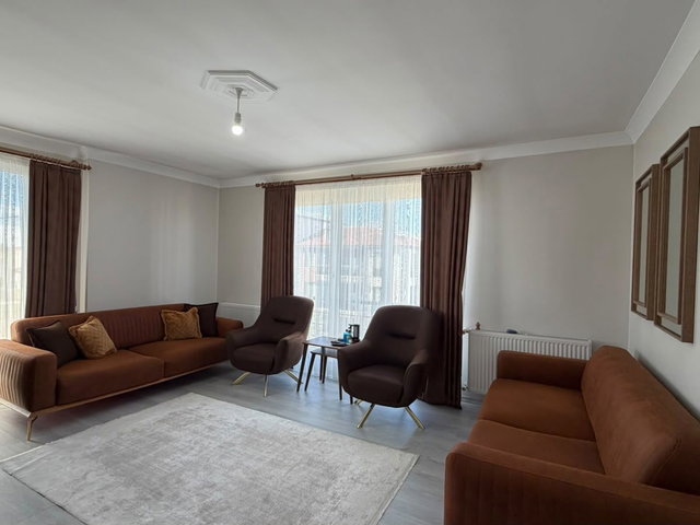 RE/MAX MAVİ'DEN SERDİVAN / VATAN MAHALLESİNDE SATILIK 2+1 DAİRE