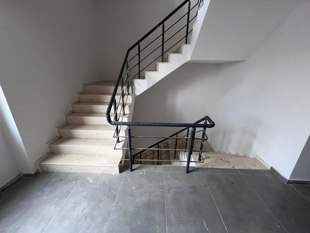 REMAX DEM'DEN HOCABEY MAH. ÇARŞI MERKEZİNE 5 DAKİKA 2+0 SATILIK
