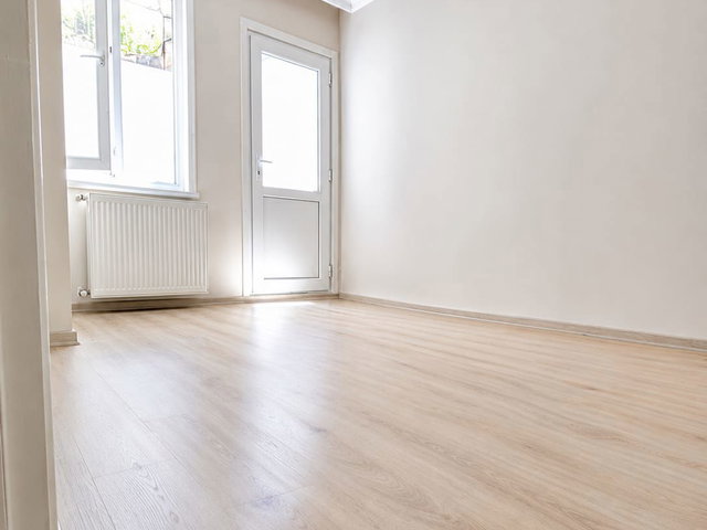 RAMİ`DE ANA CADDEYE YAKIN, BAHÇELİ SATILIK 2+1 DAİRE
