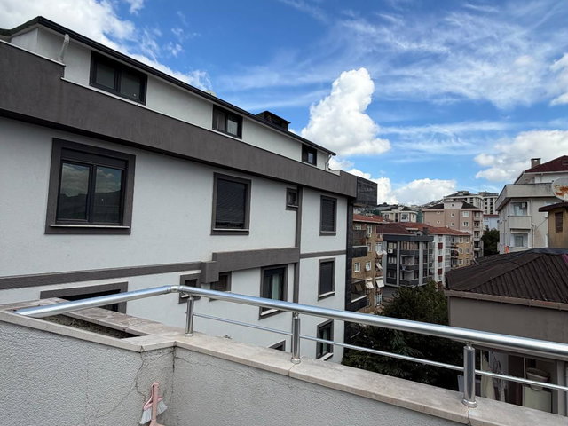 MALTEPE BAĞLARBAŞI'NDA TERASLI 3+1 BAKIMLI SATILIK DUBLEKS DAİRE