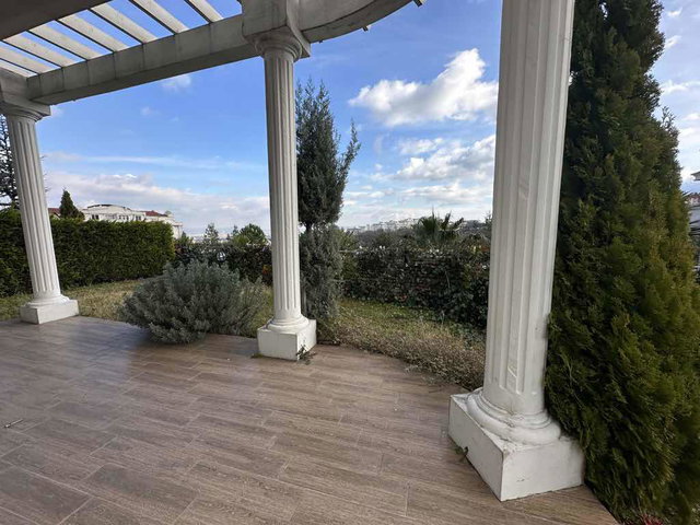 BAŞİSKELE’DE SİTE İÇİNDE 3+1 | 145 M² NET | BAHÇE KATI | 2 BANYO 3 WC