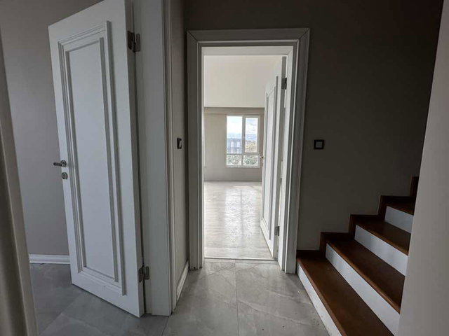 BAŞİSKELE’DE SİTE İÇİNDE 3+1 | 145 M² NET | BAHÇE KATI | 2 BANYO 3 WC