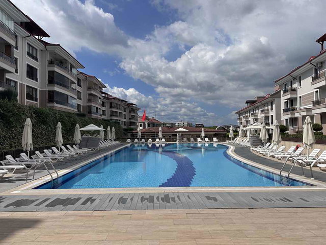 BAŞİSKELE’DE SİTE İÇİNDE 4+1, 225 M² BRÜT, 3 BANYOLU EŞYASIZ KİRALIK VİLLA