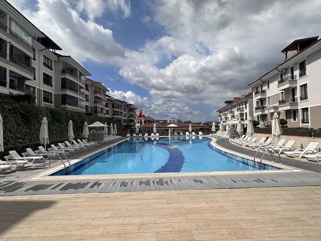 BAŞİSKELE’DE SİTE İÇİNDE 4+1, 225 M² BRÜT, 3 BANYOLU EŞYASIZ KİRALIK VİLLA