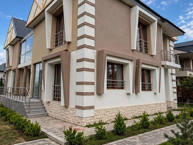 RE/MAX LACİVERT'TEN DADAŞKENT'TE SATILIK 14+2 VİLLA