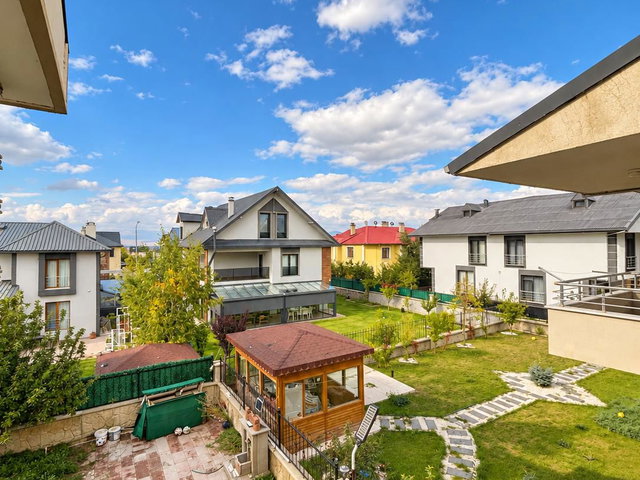RE/MAX LACİVERT'TEN DADAŞKENT'TE SATILIK 14+2 VİLLA