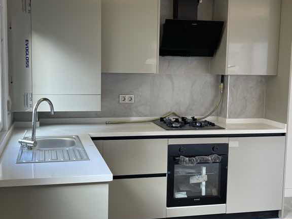 CADDEBOSTAN SAHİL PARSELİNDE SIFIR KİRALIK 2+1 DAİRE