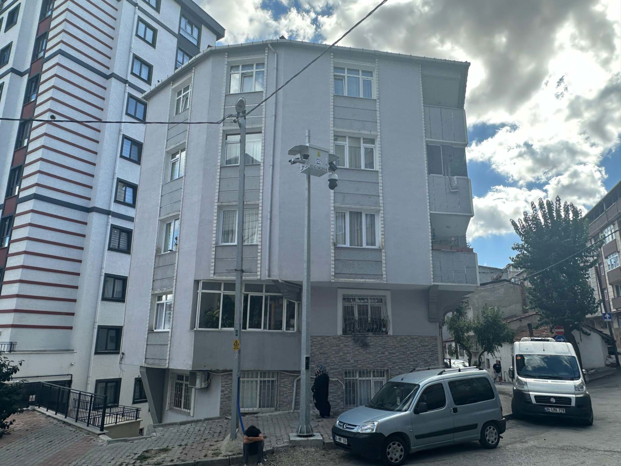 GAZİOSMANPAŞA YILDIZTABYADA MERKEZİ KONUMDA 90 M² 2+1 ARA KAT D