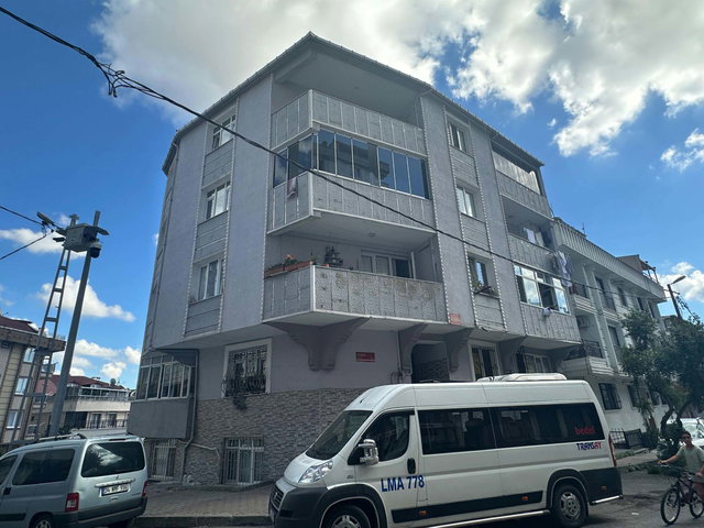 GAZİOSMANPAŞA YILDIZTABYADA MERKEZİ KONUMDA 90 M² 2+1 ARA KAT D