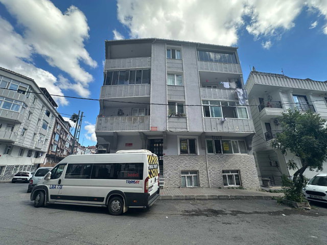 GAZİOSMANPAŞA YILDIZTABYADA MERKEZİ KONUMDA 90 M² 2+1 ARA KAT D