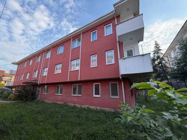 SERDİVAN KEMALPAŞA’DA, DİŞ HASTANESİNE 300 MT, 2 BALKONLU, DEPOLAMA ALANLI 3+1!