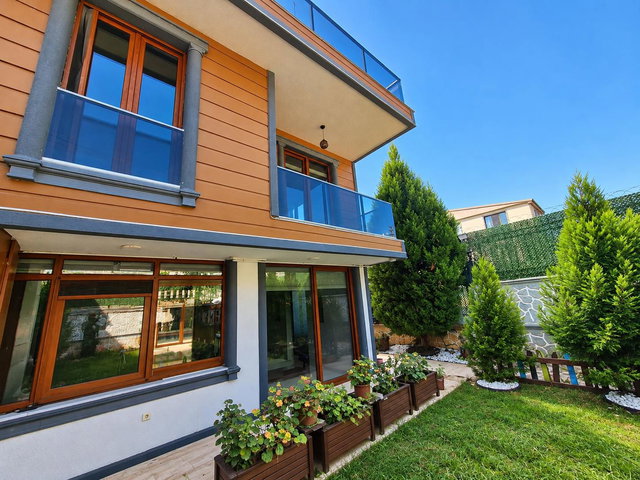 KÖRFEZ'DE DENİZ MANZARALI 5+2 TRİPLEKS | 200 M² BAHÇE | HAVUZ