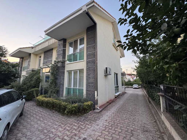 BAŞİSKELEDE SATILIK 4+1 VİLLA