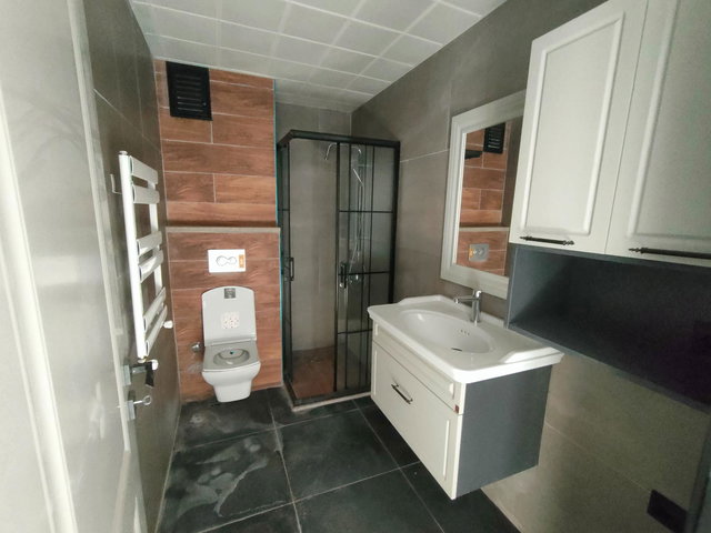 NEFES PARK KARŞISINDA TİTANİC SİTESİNDE ARA KAT1+1 SATILIK DAİRE