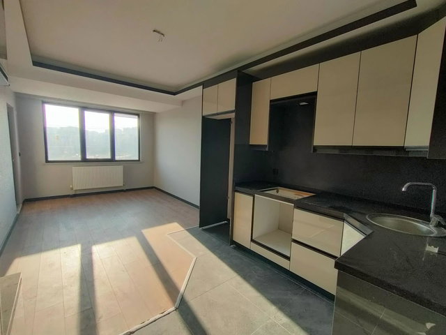 NEFES PARK KARŞISINDA TİTANİC SİTESİNDE ARA KAT1+1 SATILIK DAİRE